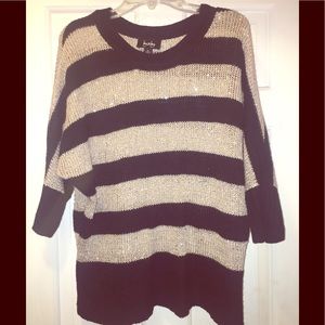 Beautiful Black and Tan Sparkly Sweater🧣